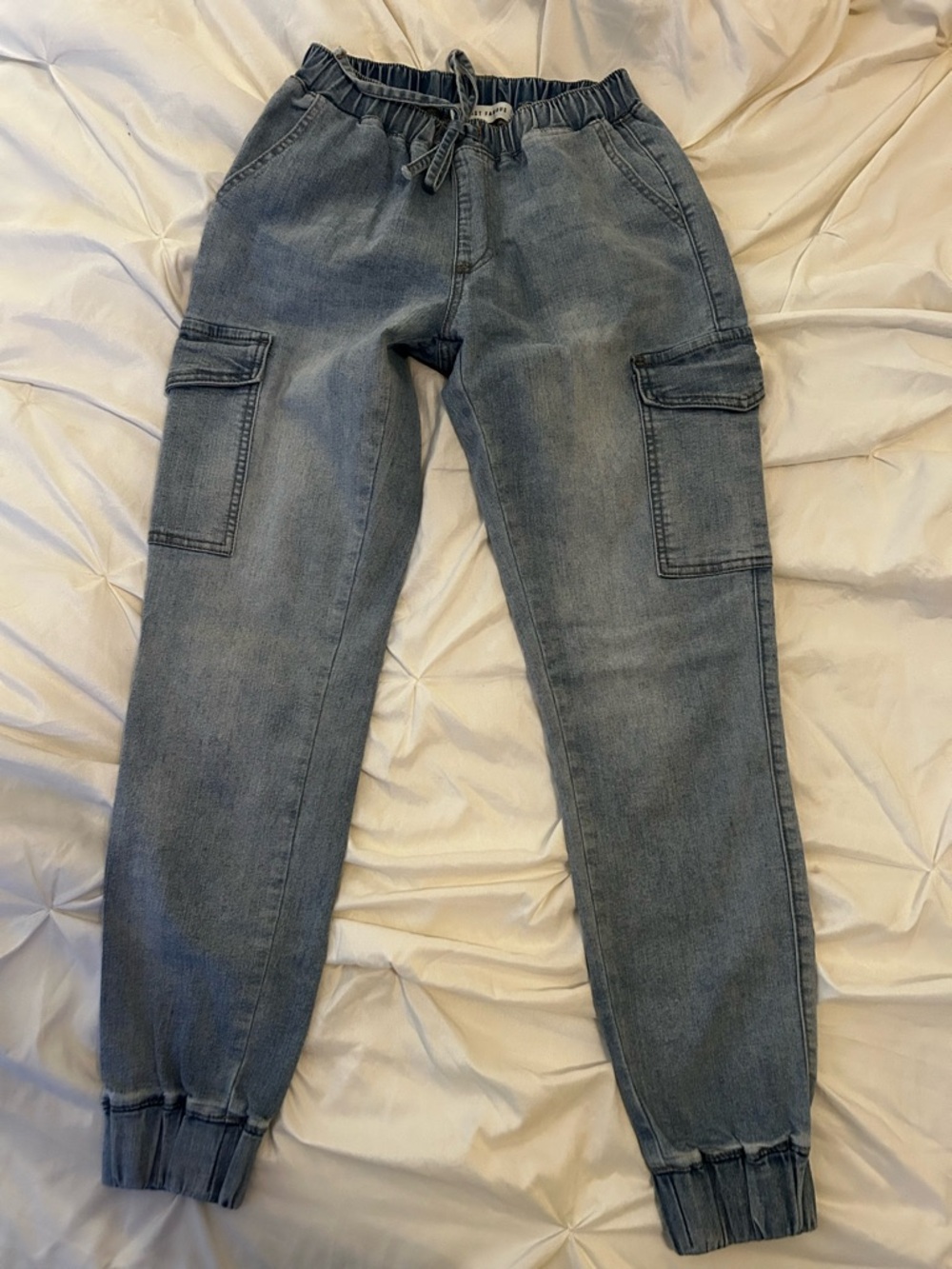 Almost Famous jogger jeans. Size small.
